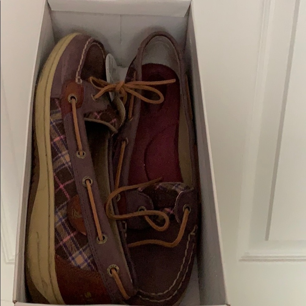 Women’s sperry shoes